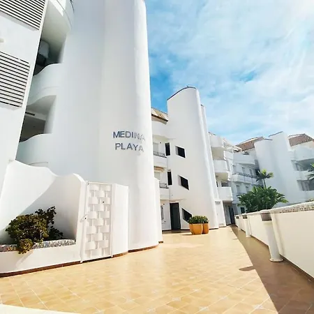 En Primera Linea De Playa Con Piscina Y Garaje Gratuito