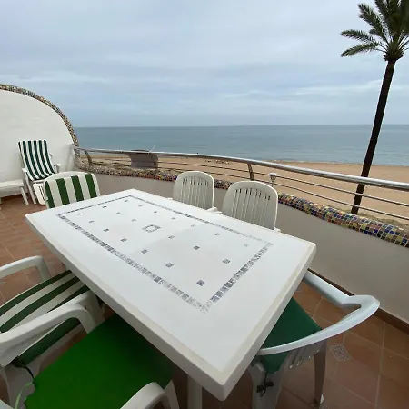 En Primera Linea De Playa Con Piscina Y Garaje Gratuito *