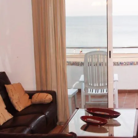 En Primera Linea De Playa Con Piscina Y Garaje Gratuito