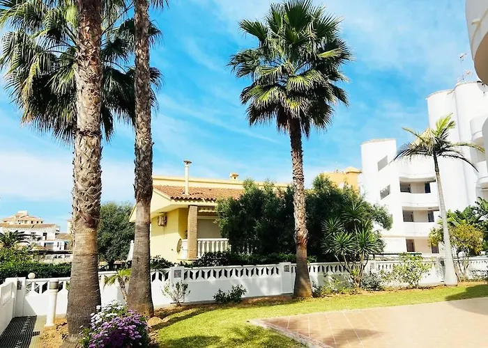 En Primera Linea De Playa Con Piscina Y Garaje Gratuito * Denia