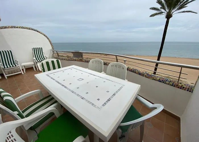 En Primera Linea De Playa Con Piscina Y Garaje Gratuito *