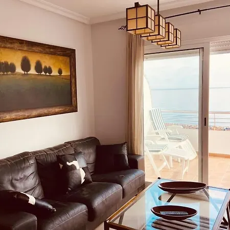 En Primera Linea De Playa Con Piscina Y Garaje Gratuito Денія