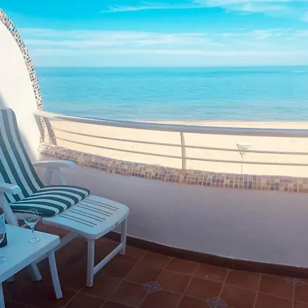 En Primera Linea De Playa Con Piscina Y Garaje Gratuito * Денія