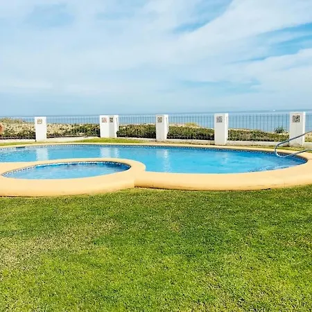 En Primera Linea De Playa Con Piscina Y Garaje Gratuito Апартаменти Денія