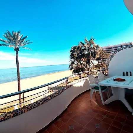 En Primera Linea De Playa Con Piscina Y Garaje Gratuito Апартаменти