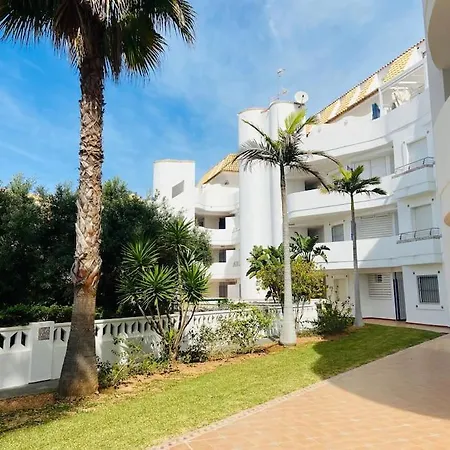 En Primera Linea De Playa Con Piscina Y Garaje Gratuito Апартаменти *