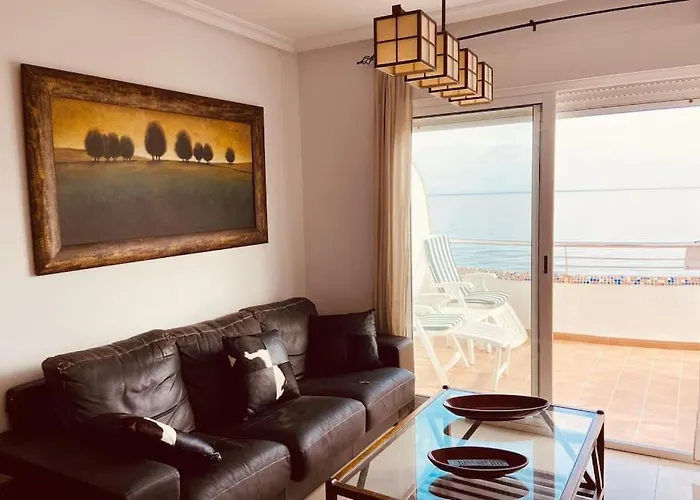 En Primera Linea De Playa Con Piscina Y Garaje Gratuito Денія