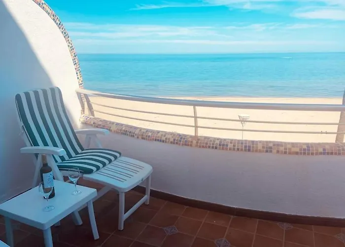 En Primera Linea De Playa Con Piscina Y Garaje Gratuito * 德尼亚