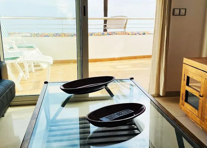 En Primera Linea De Playa Con Piscina Y Garaje Gratuito Апартаменти