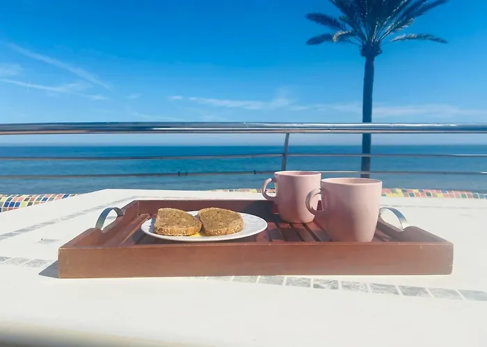 En Primera Linea De Playa Con Piscina Y Garaje Gratuito Апартаменти