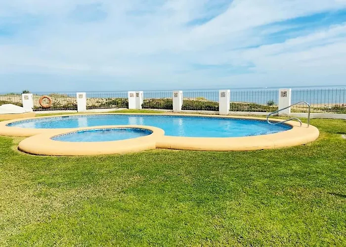 En Primera Linea De Playa Con Piscina Y Garaje Gratuito Apartment Denia