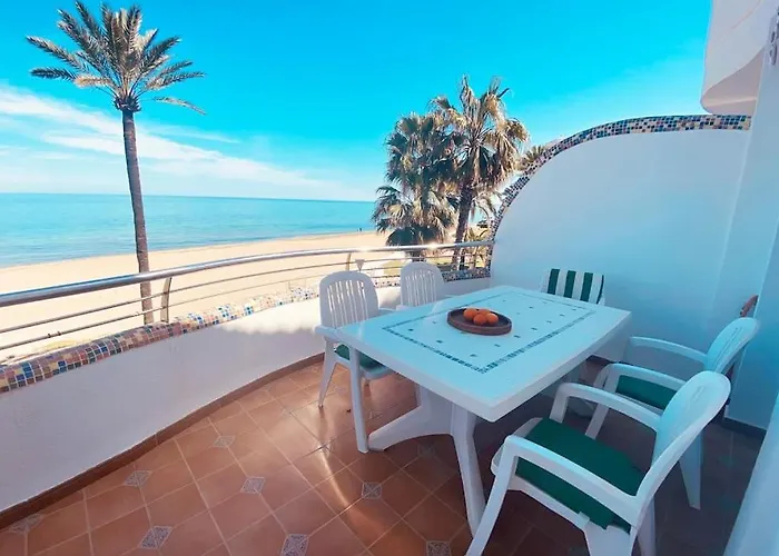 En Primera Linea De Playa Con Piscina Y Garaje Gratuito Apartment