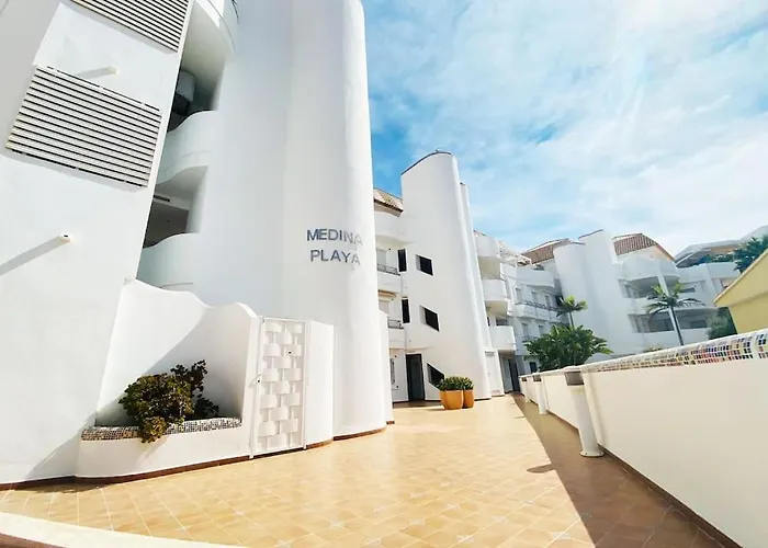 En Primera Linea De Playa Con Piscina Y Garaje Gratuito