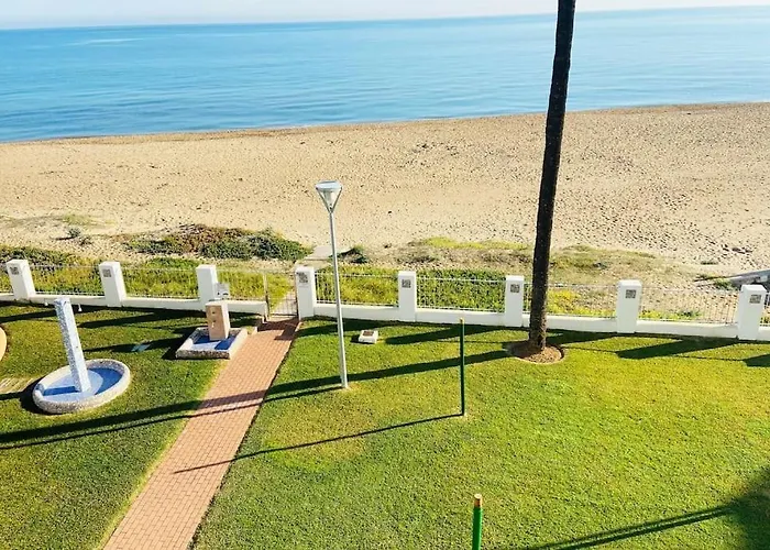 En Primera Linea De Playa Con Piscina Y Garaje Gratuito Denia